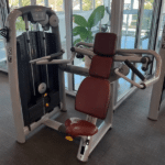 TECHNOGYM SELECTION LINE VERTIKALNI POTISK (rabljeno) - slika 2